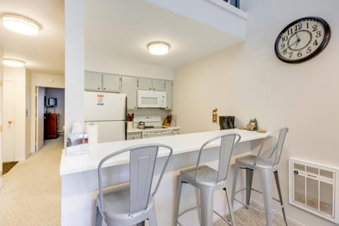 Cozy Condo with Balcony - Near Big Sky Resort! Apartment in Big Sky