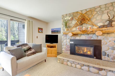 Cozy Condo with Balcony - Near Big Sky Resort! Apartment in Big Sky