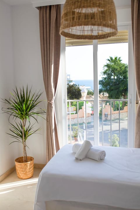 Bed, Natural landscape, View (from property/room), Photo of the whole room, Bedroom, Sea view, towels