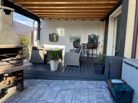 BBQ facilities, Balcony/Terrace, Seating area, Dining area