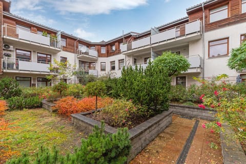Property building, Spring, Day, Garden, Garden view