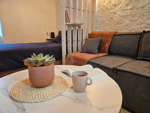 Bed, Living room