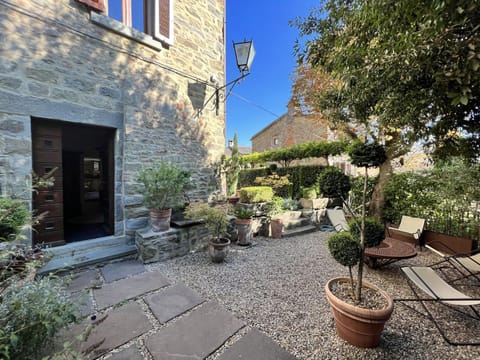 Property building, Facade/entrance, Garden, Garden