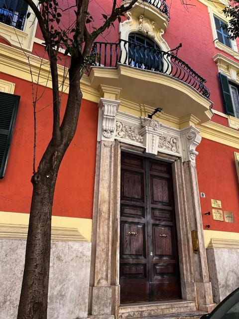 Property building, Facade/entrance, Internal: Not applicable to any particular room