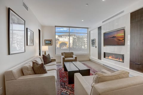 TV and multimedia, Living room, Seating area, flat iron