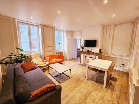 Communal lounge/ TV room, TV and multimedia, Living room, Dining area