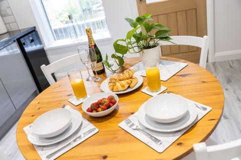 Hebden Bridge Haven - Stylish, Cosy, Canal Side, Pet Friendly House in Hebden Bridge