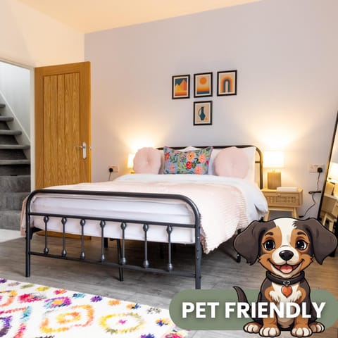 Hebden Bridge Haven - Stylish, Cosy, Canal Side, Pet Friendly House in Hebden Bridge