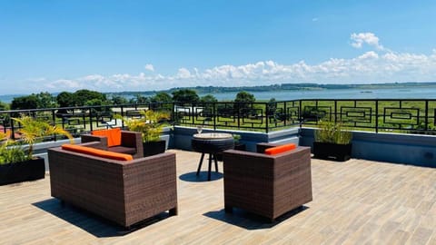View (from property/room), Balcony/Terrace, Balcony/Terrace, Seating area, Lake view