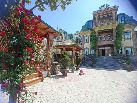 Inner courtyard view