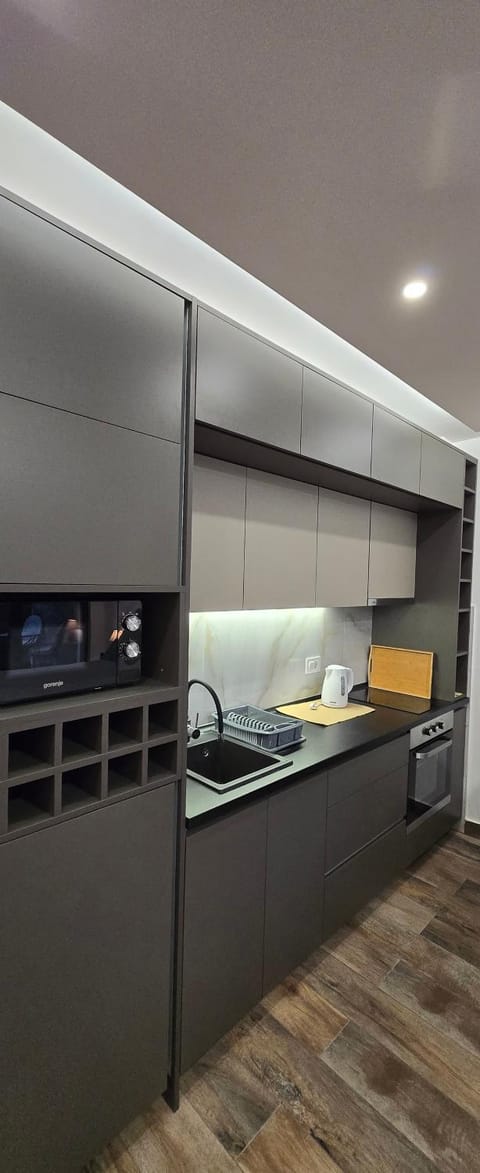 microwave, stove, kitchen