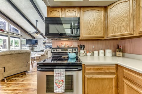 Rustic Alto Retreat - Near Hiking, Skiing and More! House in Alto