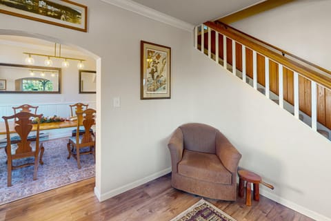 Umpqua Overlook House in Gardiner