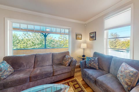 Umpqua Overlook House in Gardiner