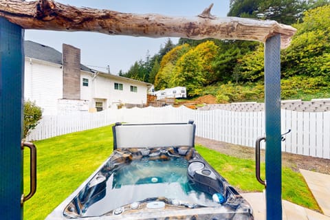 Umpqua Overlook House in Gardiner