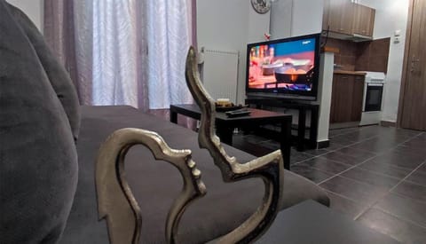 Communal lounge/ TV room, TV and multimedia, Living room, Seating area, Evening entertainment
