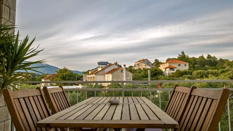 View (from property/room), Balcony/Terrace, Garden view