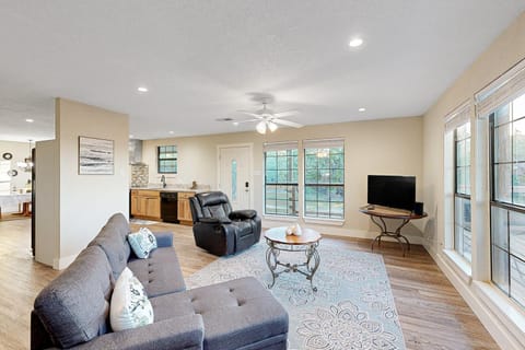 Hill Country Views and Patio Private Home House in Pipe Creek