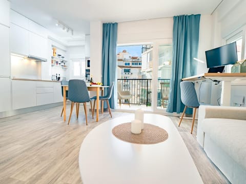 Balcony/Terrace, Kitchen or kitchenette, Living room, Seating area, Dining area
