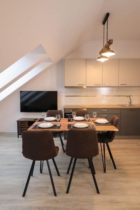 TV and multimedia, Kitchen or kitchenette, Living room, Dining area