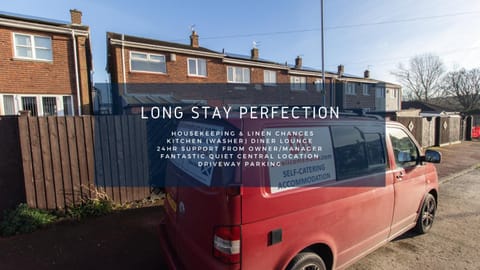 Free Parking 3 Double Bedroom Sunderland House 10 mins drive to Nissan Ideal for Long Term Contractor etc Stays - see our Dwellcome Home Ltd site for assurance House in Sunderland