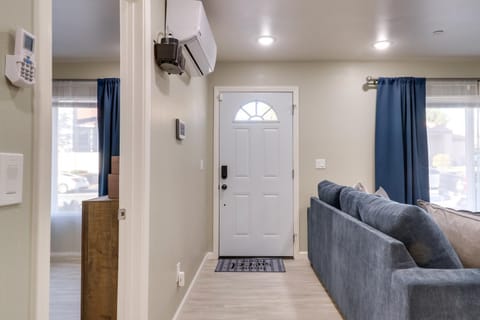 Fast WiFi and Free Parking Cozy Fontana Apartment Apartment in Rancho Cucamonga