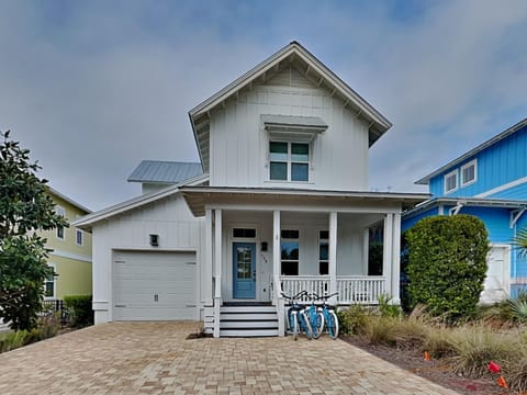 Property building, Patio, Facade/entrance, Cycling, Parking