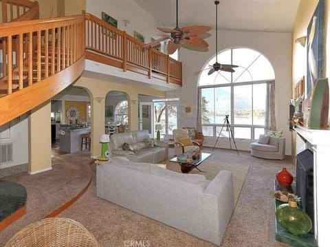 Glenhaven with Exotic Lake View House in Glenhaven