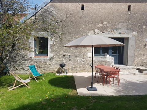 Patio, Facade/entrance, Spring, Garden, Garden view, sunbed