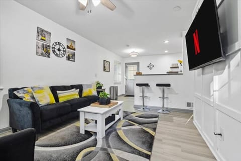 Modern Comforts with 4BD-3BR Sleeps 8 House in Atlanta