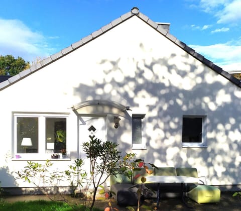 Haus-im-Garten-in-der-Naehe-von-Koeln-Messe House in Bergisch Gladbach