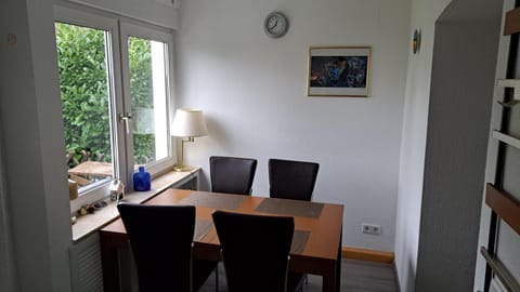 Haus-im-Garten-in-der-Naehe-von-Koeln-Messe House in Bergisch Gladbach