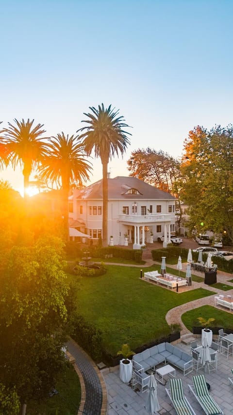 Property building, Garden, Garden view, Sunrise