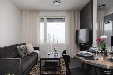 TV and multimedia, Living room, Seating area, Dining area