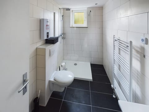 Shower, Toilet, Bathroom, towels