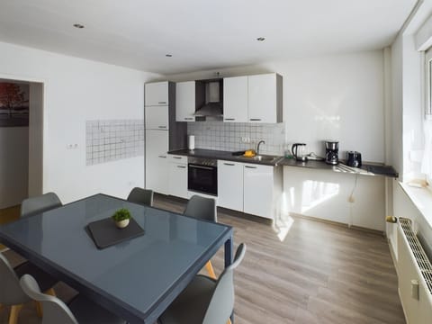 Coffee/tea facilities, Kitchen or kitchenette, Dining area, dishwasher, pet friendly, stove, toaster