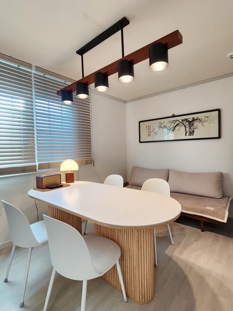 Living room, Seating area, Dining area