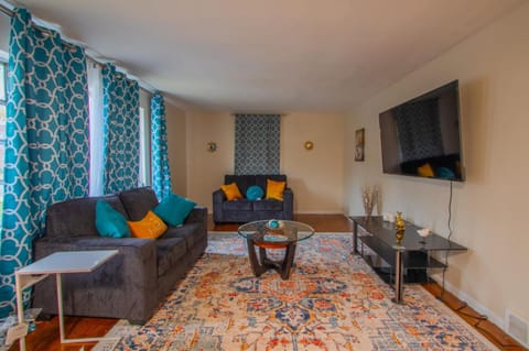 Cozy 2 Bedroom in Cleveland Apartment in Cleveland Heights