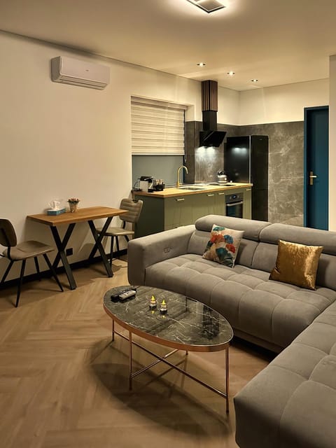 Kitchen or kitchenette, Living room, Seating area, Dining area