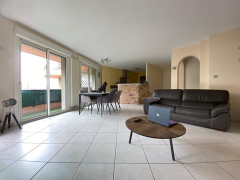 TV and multimedia, Living room, Seating area