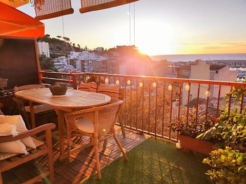View (from property/room), Balcony/Terrace, Sunrise