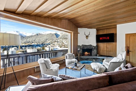 Communal lounge/ TV room, Day, Natural landscape, View (from property/room), Balcony/Terrace, Living room, Seating area, Dining area, Evening entertainment, Mountain view