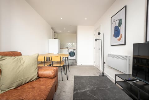 TV and multimedia, Kitchen or kitchenette, Living room, Photo of the whole room, Seating area