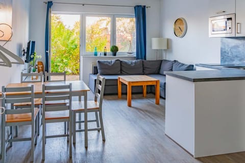 Kitchen or kitchenette, Living room, Seating area, Dining area