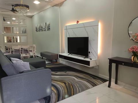 Communal lounge/ TV room, Living room, Seating area