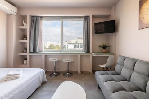 Bed, TV and multimedia, Decorative detail, Seating area, hair dresser, towels, air conditioner