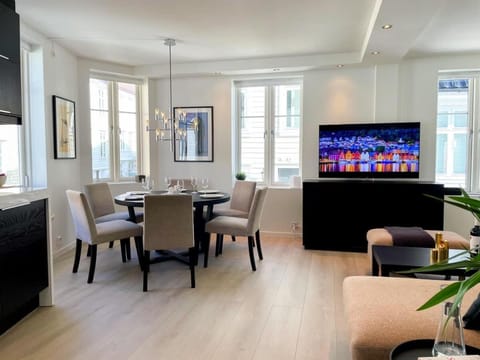 TV and multimedia, Living room, Dining area
