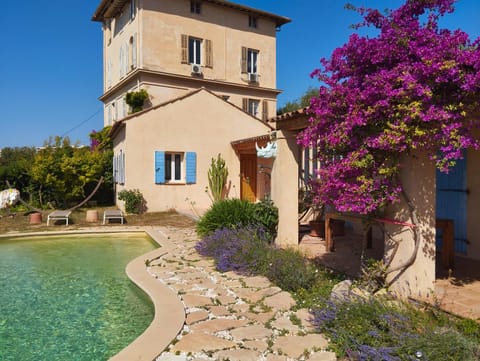 Property building, Garden, Swimming pool