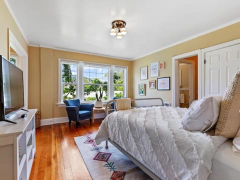 NW Studio with a View House in Pearl District