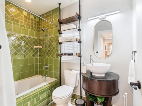 The Auric Door Inn on N Mississippi House in Portland